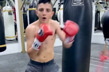 (VIDEO) Mladom Amerikancu predviđaju veliku boksersku karijeru, ali njegov trening je baš čudan