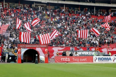 (FOTO) EUFORIJA PRED MILAN: Fudbaleri Zvezde NAPRAVILI HAOS u svlačionici!