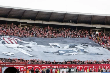 (FOTO) SJAJAN GEST "DELIJA": Pred meč sa Spartakom zvezdaši uputili poslednji pozdrav Vladici Popoviću!