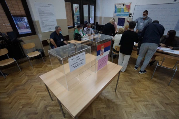 BOJKOT JE PROPAO! Premijerka analizirala izbore, a onda je OPLELA PO TANJI FAJON!