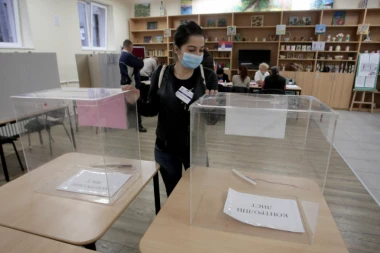 POČELO ŠTAMPANJE GLASAČKIH LISTIĆA: Osam kandidata za predsednika Srbije