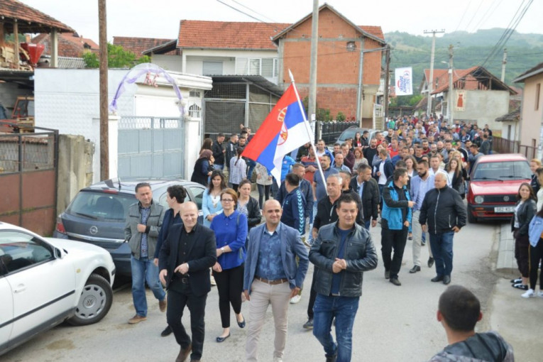 (FOTO) VELIKI ODZIV! Evo kako protiču izbori na Kosovu