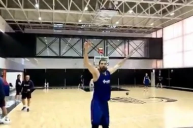 (VIDEO) Ovo morate videti: Neverovatan koš Nikole Mirotića sa 25 metara!