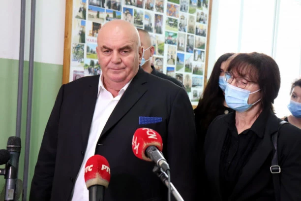 IZNENAĐENJE U JAGODINI: Palma nije gradonačelnik!