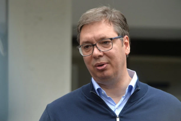 (FOTO) Vučić postao student: Predsednik Srbije se oglasio na Instagramu i pokazao indeks!