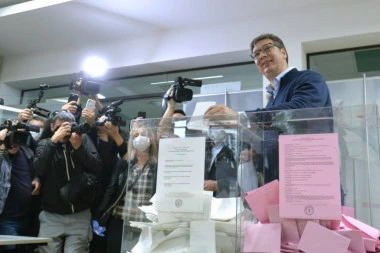 VELEMAJSTOR: Vučić razvalio na izborima, Đilasov bojkot pukao