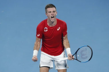 Krstin "namučio" Ćorića, meč trajao sat vremena