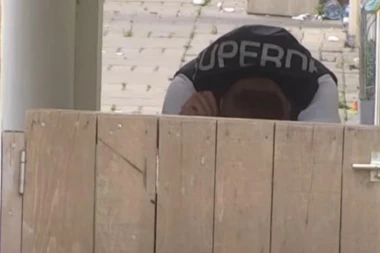 (VIDEO) Gušio u suzama kada ih je ugledao u Zadruzi: Janjuševa žena i ćerka napravile pometnju na imanju!