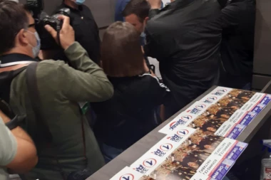 SPREMAN SE PRAĆENJE REZULTATA: Vučić stigao u štab SNS