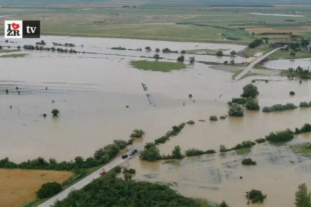 (VIDEO) Tamiš se izlio iz korita, saobraćaj obustavljen između Botoša i Tomaševca