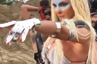 Jelena Karleuša žustro brani repera: Kriminalci koji prodaju tone lepo žive, a Rastu su razapeli zbog kilogram kokaina!