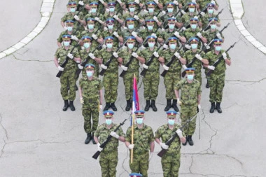 DAN ZA PAMĆENJE: Naših 75 vojnika sutra maršira Crvenim trgom - srpski gardisti pred  Putinom i Vučićem