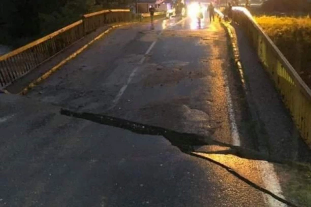 (FOTO, VIDEO) NEVREME IZAZVALO HAOS: Pukao magistralni most na putu Loznica-Ljubovija, vanredna situacija u četiri opštine!