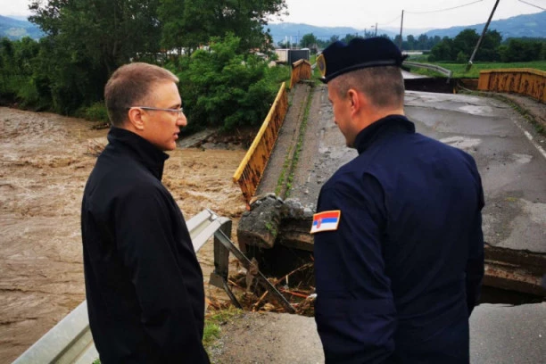 (FOTO) Stefanović u Ljuboviji: Sve evakuisane porodice su zbrinute!