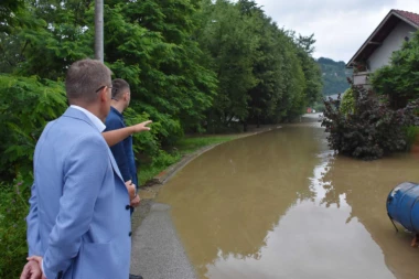 (FOTO) Rebić u Lučanima i Arilju: MUP punom parom pruža pomoć ugroženom stanovništvu!
