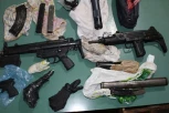 AUTOMATSKE PUŠKE, SNAJPER, EKSPLOZIVNE NAPRAVE...! U garaži na Novom Beogradu pronađena ogromna količina oružja! VELIKI BROJ POLICAJACA NA TERENU!