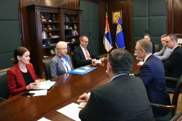 Stefanović sa šeficom Misije Ursulom Gaček: Srbija će nastaviti da radi na unapređenju izbornih uslova