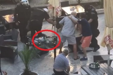 (VIDEO) Milova policija sve brutalnija! Šutiraju nedužnog čoveka dok leži na podu