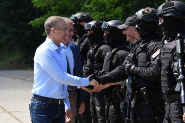 (FOTO) Nebojša Stefanović: Stalo da pripadnici policije budu profesionalni i obučeni za izvršavanje svih zadataka