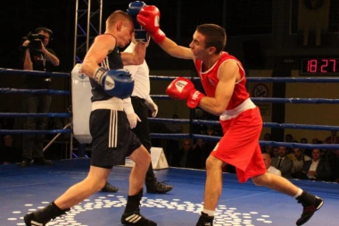 "Crveni krst" u znaku boks poslastice