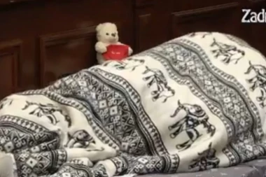 (VIDEO 18+) Da li misle na to da ih gleda njegova žena: Maja i Janjuš ponovo imali se*s!