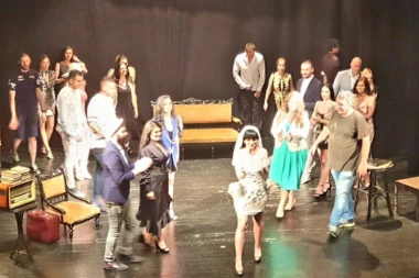 Predstava "Moderna bajka" puna poznatih ličnosti oduševila sve u "Akademiji 28"!