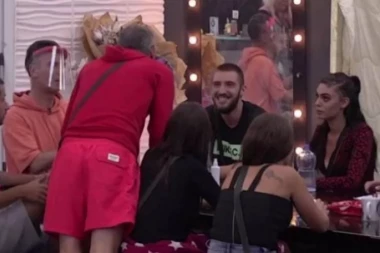 (VIDEO) NEVIĐENI HAOS U ZADRUZI! Mića i Mensur nasrnuli jedan na drugog: Zemljotres u Beloj kući, sve odzvanja!