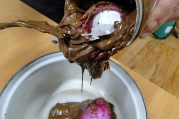 (FOTO) Slatko, slađe, carinik može svašta da se nađe: Krili drogu u tegli nutele i donjem vešu!