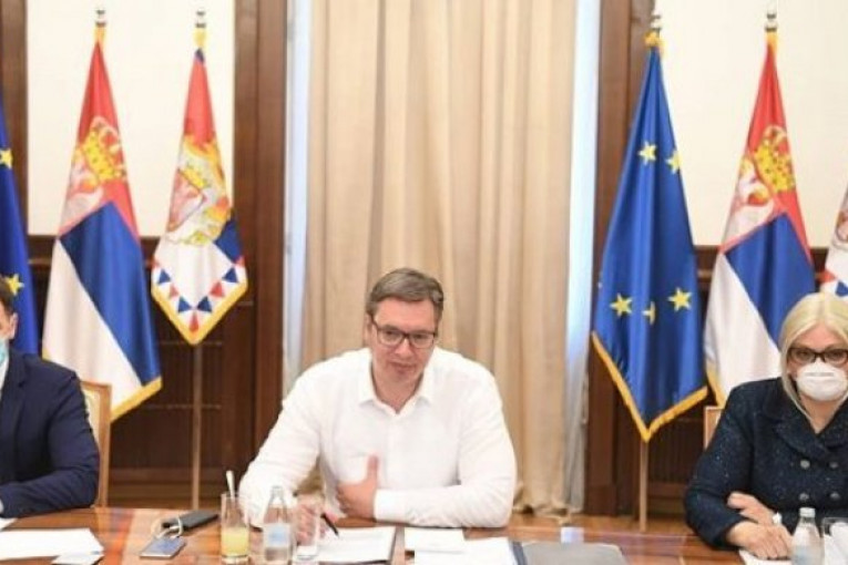 (FOTO) Vučić preko video linka razgovarao sa predstavnicima delegacije MMF-a!