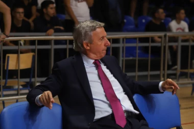 (VIDEO) Igrači Barselone ignorisali Pešića, pa izgubili najvažniji meč: Kari uzalud vikao!