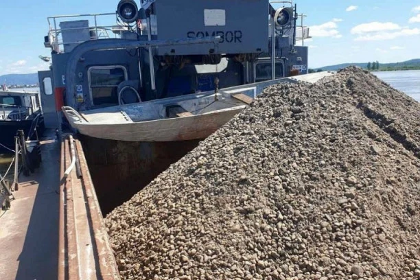 Carinici otkrili manjak nafte na brodu na Dunavu: Ne zna se gde je nestalo 28.000 litara nafte!