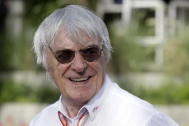 Otac u 90. godini: Bivši vlasnik Formule 1 Berni Eklston dobio sina