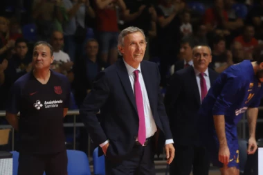 (FOTO) NIJE PUNO TUGOVAO: Kari Pešić dobio otkaz, pa pravo u kafanu!