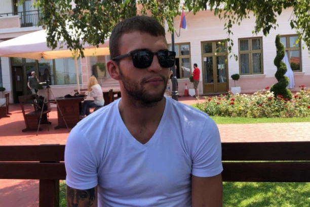 (VIDEO) SVI KOJI NEMAJU DECU VIDEĆE KAD BUDU IMALI! Nekako je samo tvoje, kifla tvoja: Veljko progovorio o roditeljstvu, a onda je pomenuo i Cecu