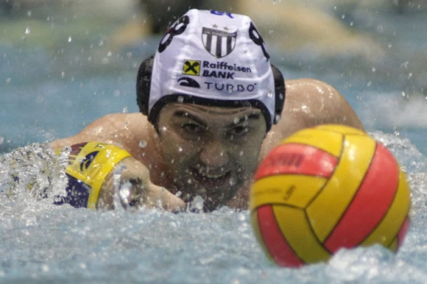 GRMLJAVINA LEGENDI: Zahtevamo momentalne ostavke!