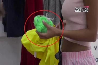 (VIDEO) Skrivena poruka iz spoljnjeg sveta?! Zadrugarka dobila OVO, ostala u ŠOKU!