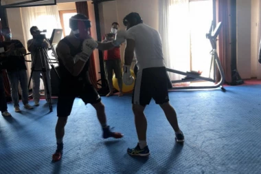 (VIDEO) RAŽNATOVIĆ "ZAPALIO" RUKAVICE: Veljko kao da nije ni izlazio iz ringa!