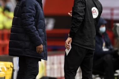 Nova lakrdija VAR-a u Engleskoj: Murinjo psovkama pokazao šta misli o odluci sudije