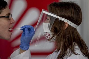 Interpol: Zaplenjeno 17.000 lažnih testova za korona virus