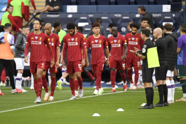 "GLAVA ŽELI ALI TELO NE MOŽE VIŠE": Legendarni fudbaler Liverpula najavio kraj karijere!