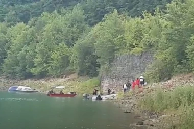 NESTAO MUŠKARAC U ZLATARSKOM JEZERU! Prevrnuo mu se čamac!