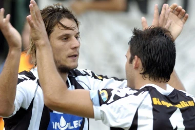 HVALA VAM BRAĆO: Crnogorski fudbaleri zagrmeli, NE DAMO SVETINJE!