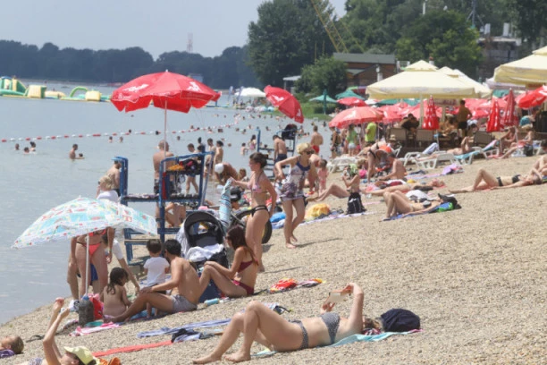 ČITAV KOSMOS ZANEMEO: Lopovi pokušali da POKRADU devojku, a njena reakcija je ZAPREPASTILA prolaznike na Adi Ciganliji!