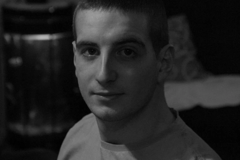 Pre tri nedelje mu spremali svadbu, a sada sahranu! Bojanova devojka u sedmom mesecu trudnoće, dete se nije ni rodilo, a već ostalo bez oca