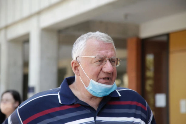NE DA, PA GA NE DA! Vojislav Šešelj nešto dužan državi, ali neće da vrati! Što je najgore, nije jedini