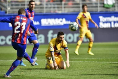 (VIDEO) MESI UNOSI NERVOZU GDE STIGNE: Slavni Argentinac zbog ovoga nije mogao da izmeri temperaturu!