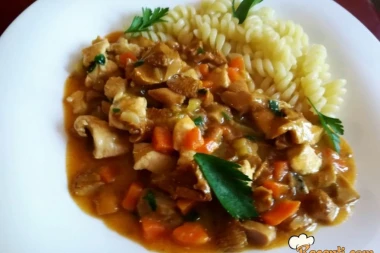 (RECEPT) Prste da poližeš: Gulaš sa pečurkama