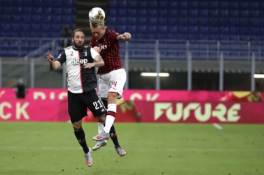 STARA DAMA NA KOLENIMA: Čudesan preokret Milana o kome će se DUGO pričati!