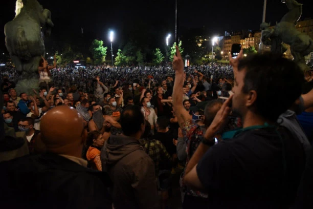 (VIDEO) STRAŠNI LICEMERI! Sad kukaju zbog policije i suzavca, A OVAKO JE BILO 2010. GODINE