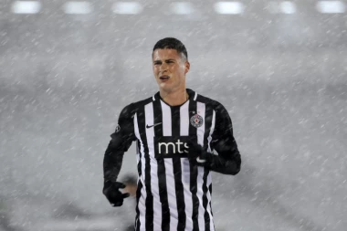 (VIDEO) SVI SU OSTALI ZATEČENI: Danilo Pantić PROPEVAO odmah po povratku u srpski fudbal